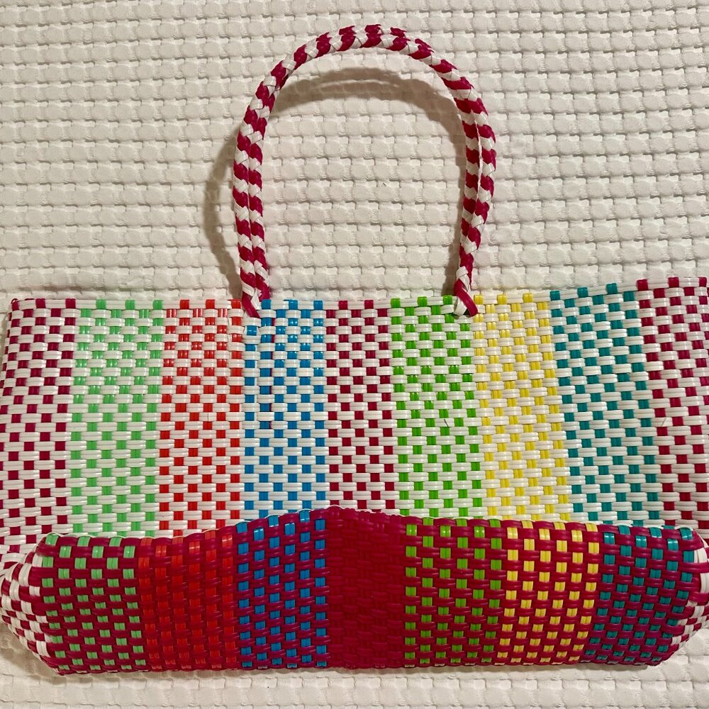 New LILLY PULITZER Woven Plastic Beach Tote Multicolor 15”x10”x5” Easy to Clean! - Picture 2 of 6